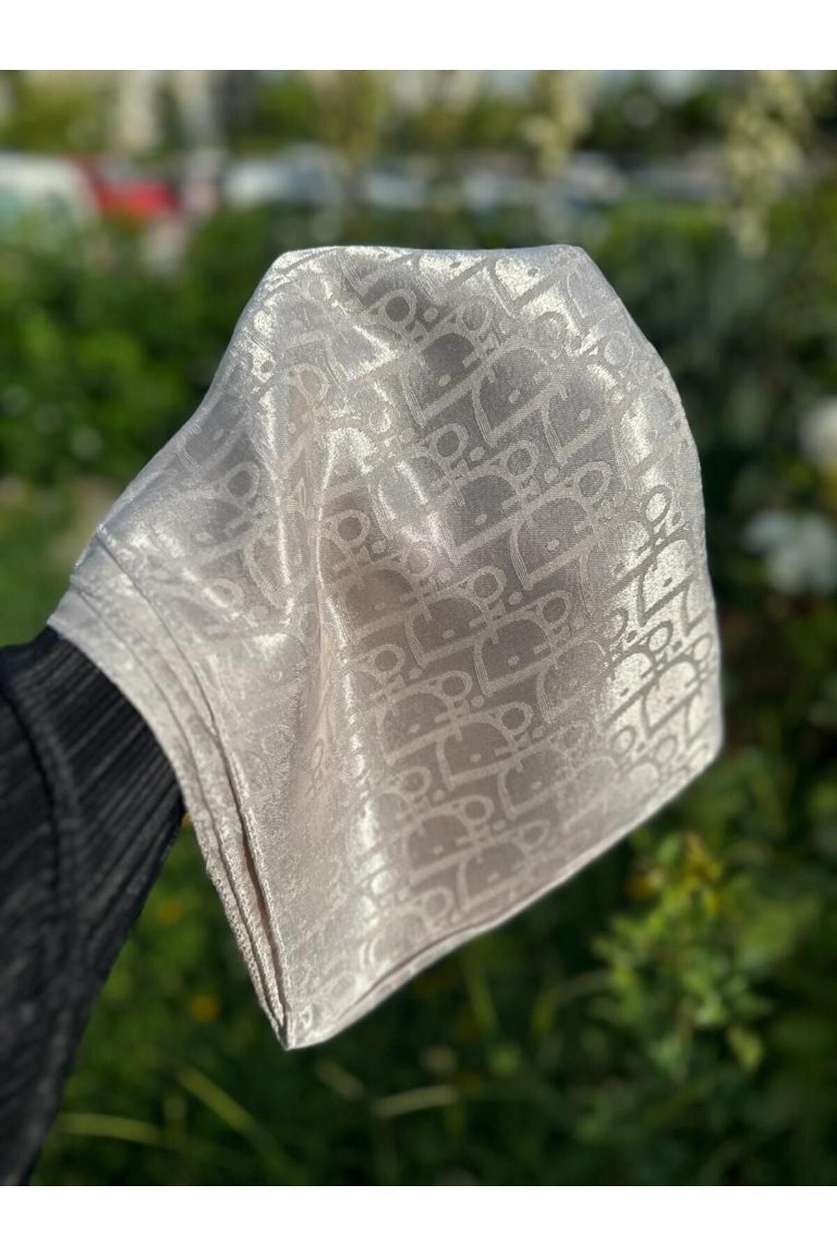 Kadın Tesettür Ipeksi Parlak Jakar D Desen Şal*krem