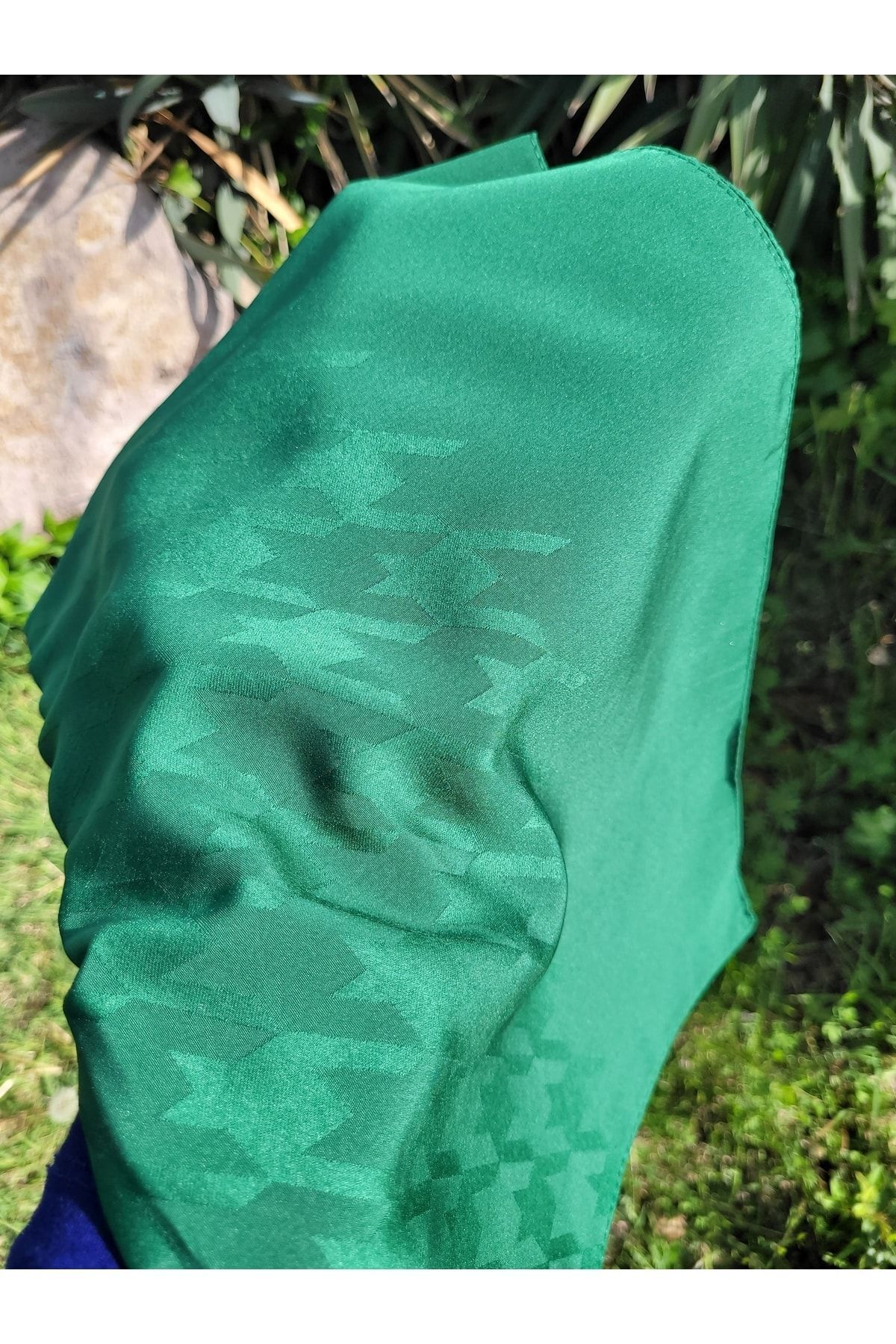 Kadın Tesettür Ipeksi Jakar Kazayağı Desen Şal K. Benetton