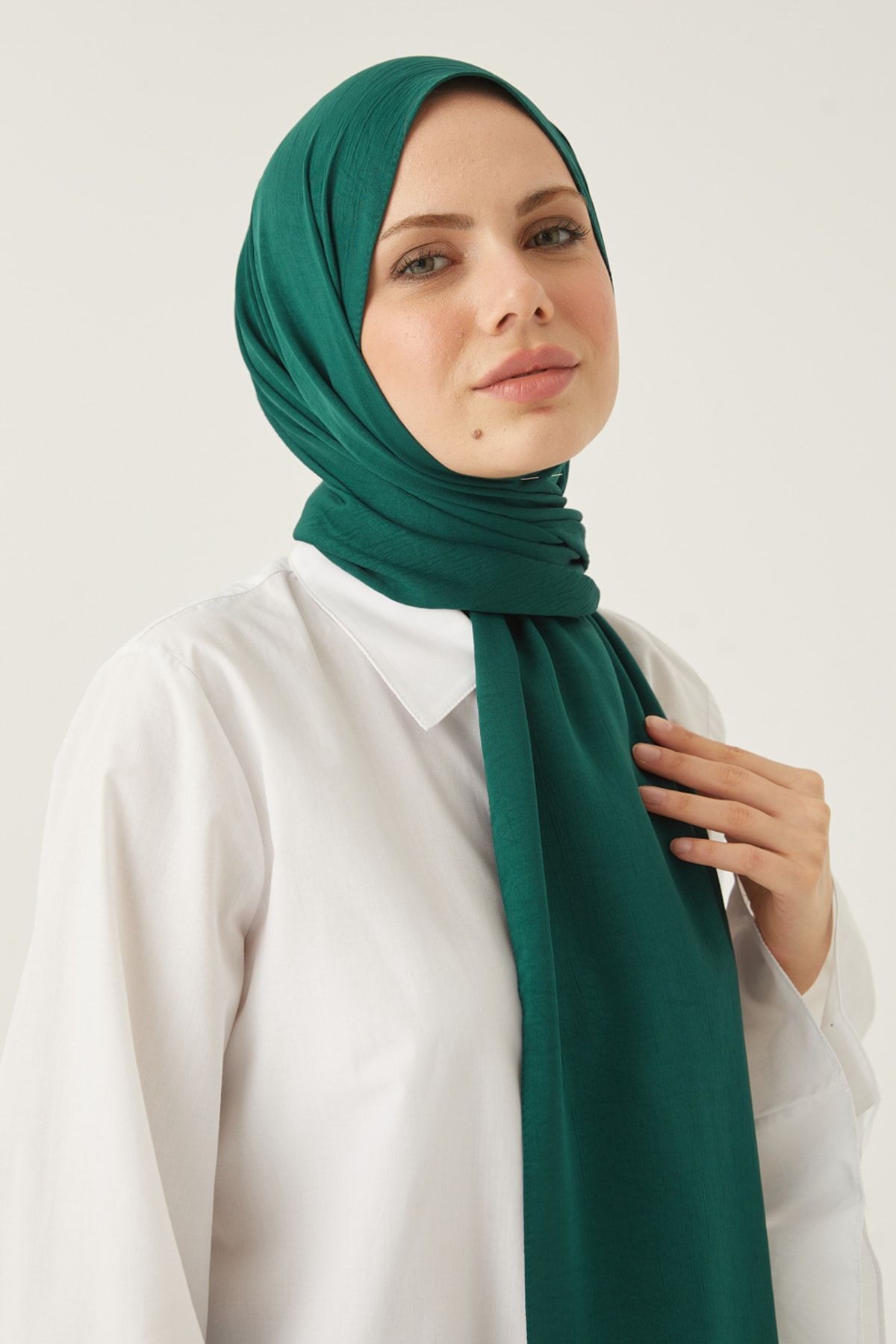 Kadın Tesettür Ipeksi Krinkıl Şal*zümrüt Yeşili