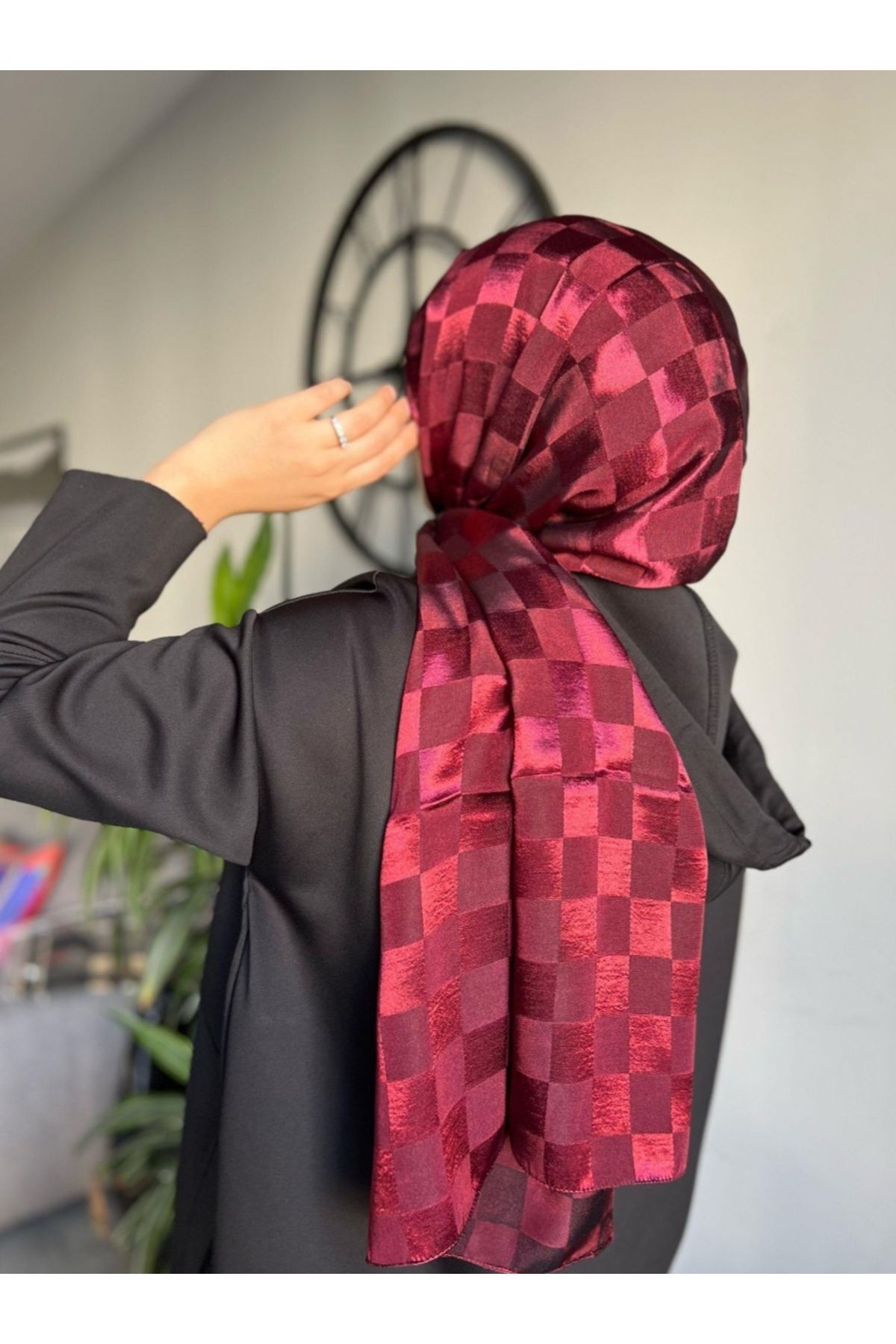 Kadın Tesettür Ipeksi Pamuk Jakar Parlak Dama Desen Şal*bordo